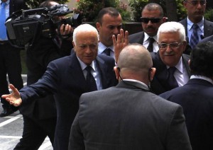 Arabi greets Abbas before attending an Arab Foreign Ministers' meeting in Cairo