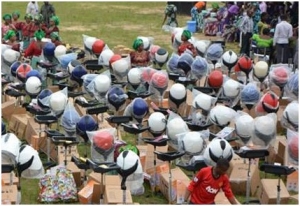 Abia state gives equipment to unemployed