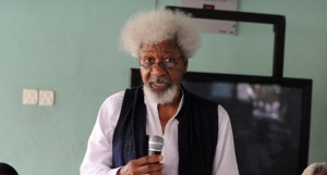 Soyinka Describes Critics Of ‘Green Card’ Statement As Illiterates