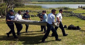 France Begins MH370 Debris' Searches Around Reunion Island