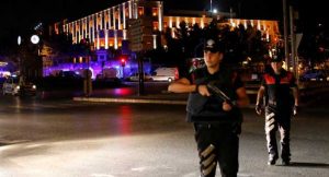 Police-officers-Turkish-military-Ankara