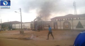 Iwo-Palace-Mob-police-clash