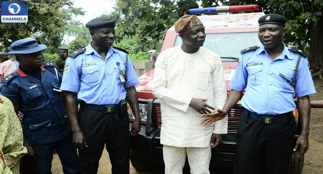 Bosun-Otintiloye-handing-over-the-amoured-carrier-to-Police