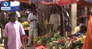 Drama In Ado Ekiti Markets As Iyaloja Forcefully Reduces Foodstuff Prices