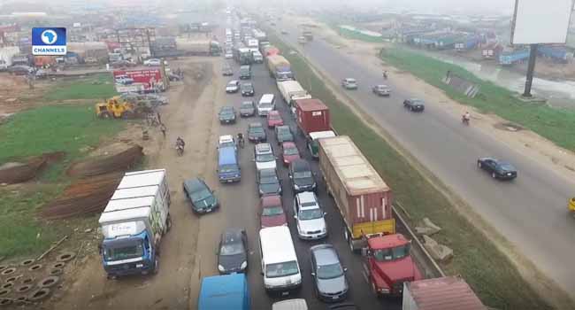 Motorists Call For Police Presence On Lagos-Ibadan Expressway Bridge