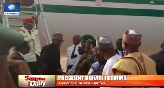 Buhari welcomed by dignitaries