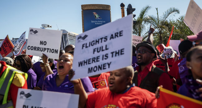 SAA (South African Airways) workers and union members sing and dance during a picket protest outside the O.R. Tambo International Airport in Johannesburg, South Africa, on November 15, 2019. Michele Spatari / AFP