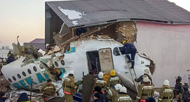 This handout picture taken on December 27, 2019 and released by Kazakhstan's emergencies committee shows rescuers working at the site of a passenger plane crash outside Almaty. HO / Kazakhstan's emergencies committee / AFP
