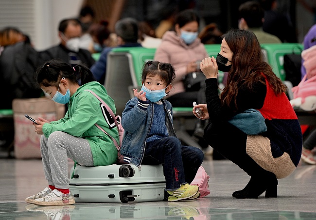 Passengers wearing face masks wait for their train at Changsha railway station in Changsha, the capital of Hunan province on March 10, 2020. Chinese President Xi Jinping arrived in Wuhan on March 10 for his first visit to the epicentre of the coronavirus epidemic since the crisis erupted in January -- a major sign that officials believe the outbreak is under control. Noel Celis AFP