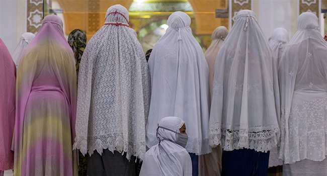 Muslim devotees offer prayers on the first night of Ramadan, in Bireuen of Aceh province on April 23, 2020. AMANDA JUFRIAN / AFP