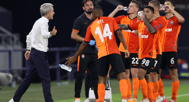 Shakhtar Donetsk's Portuguese coach Luis Castro (L) congratulates his players during the UEFA Europa League quarter-final football match Shakhtar Donetsk v FC Basel at the Arena Aufschalke on August 11, 2020 in Gelsenkirchen, western Germany. WOLFGANG RATTAY / POOL / AFP