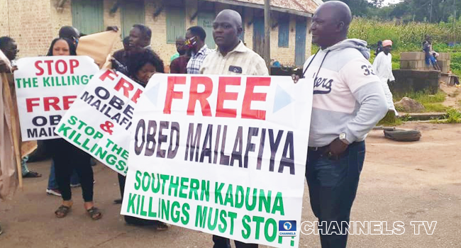 A cross section of the crowd protesting the 'intimidation' of former CBN Deputy Governor, Mailafia by the DSS on September 14, 2020.