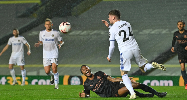 Manchester City's English midfielder Raheem Sterling (C) appeals for a foul by Leeds United's English defender Leif Davis during the English Premier League football match between Leeds United and Manchester City at Elland Road in Leeds, northern England on October 3, 2020. Paul ELLIS / POOL / AFP