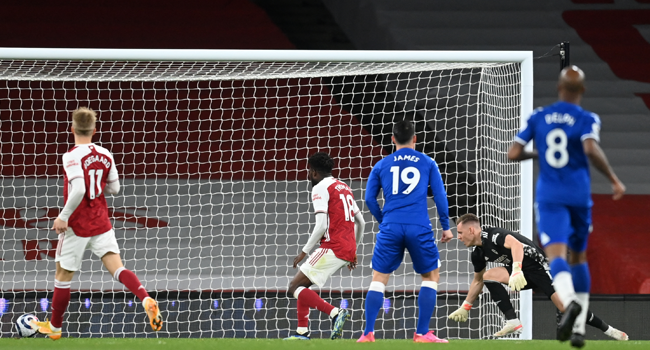 Arsenal's German goalkeeper Bernd Leno (2nd R) watches after deflecting the ball into his own het for an own-goal during the English Premier League football match between Arsenal and Everton at the Emirates Stadium in London on April 23, 2021. Michael Regan / POOL / AFP