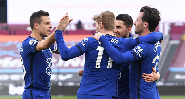 Chelsea's German striker Timo Werner (C) celebrates with teammates after scoring the opening goal of the English Premier League football match between West Ham United and Chelsea at The London Stadium, in east London on April 24, 2021. Andy Rain / POOL / AFP