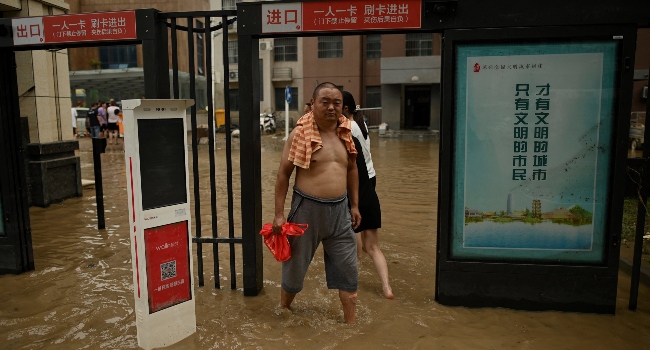 Chinese City Zhengzhou Picks Through Debris After Record Rains Kill 33 China Floods