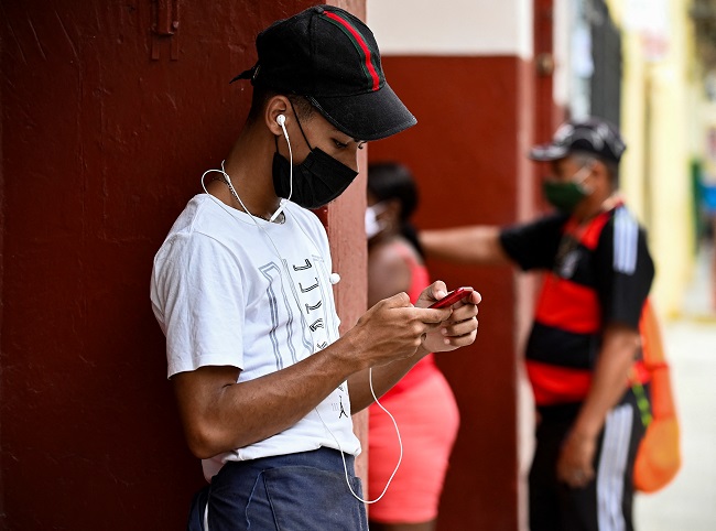 Cuban Government Blames Twitter For Unrest Cuba internet 4