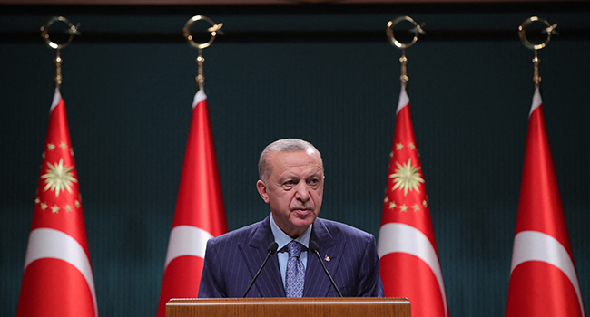 A handout photograph taken and released on October 25, 2021 by the Turkish Presidential Press Service shows Turkish President Recep Tayyip Erdogan giving a news conference following a cabinet meeting in Ankara. Murat KULA / TURKISH PRESIDENTIAL PRESS SERVICE / AFP