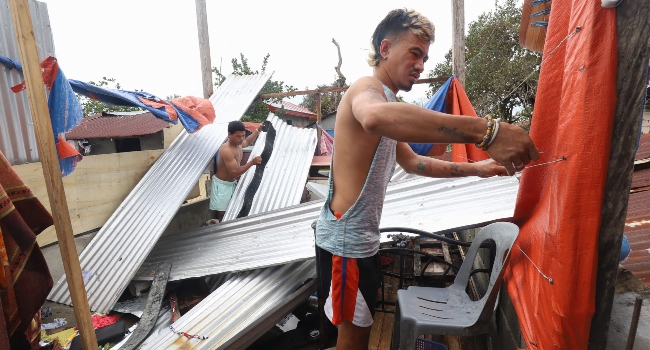Typhoom Rai destroys houses and leaves people homeless in Philippines