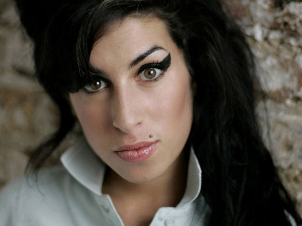 Amy Winehouse tops UK Music Charts