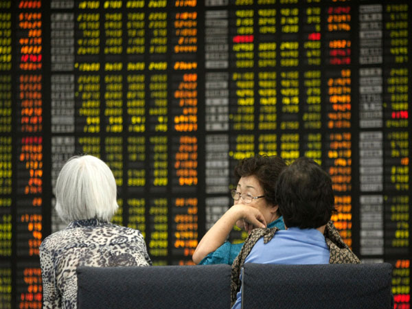 Asian Shares Fall, Markets Wary Of Euro Zone Debt Crisis