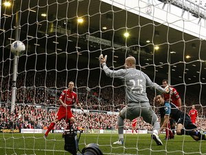 Arsenal’s Van Persie double Sinks Liverpool