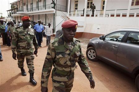 Guinea Bissau's soldiers leave a news conference at the military headquarters in the capital Bissau, March 19, 2012. Photo: REUTERS