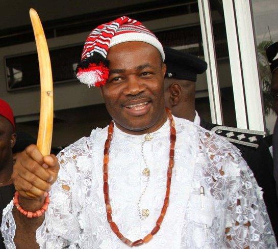 Akpabio Distributes N1 Million To PDP Chairmen For ‘Mr Biggs’