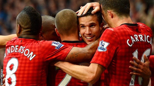 Van Persie helps Man U edge out Fulham