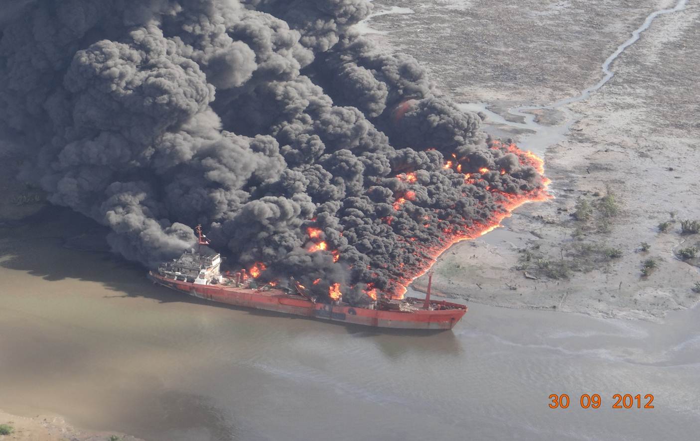 Shell shuts Bomu–Bonny pipeline over fire caused by crude oil thieves