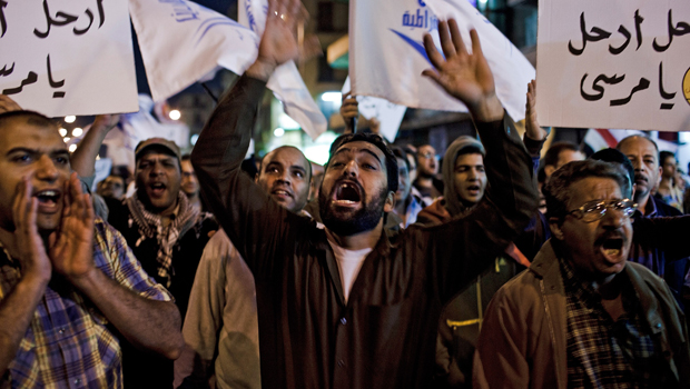 Egyptians Defy Curfew Imposed By Mursi