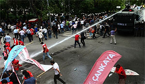 Fresh Clashes Erupt Yet Again In Turkey Over Park