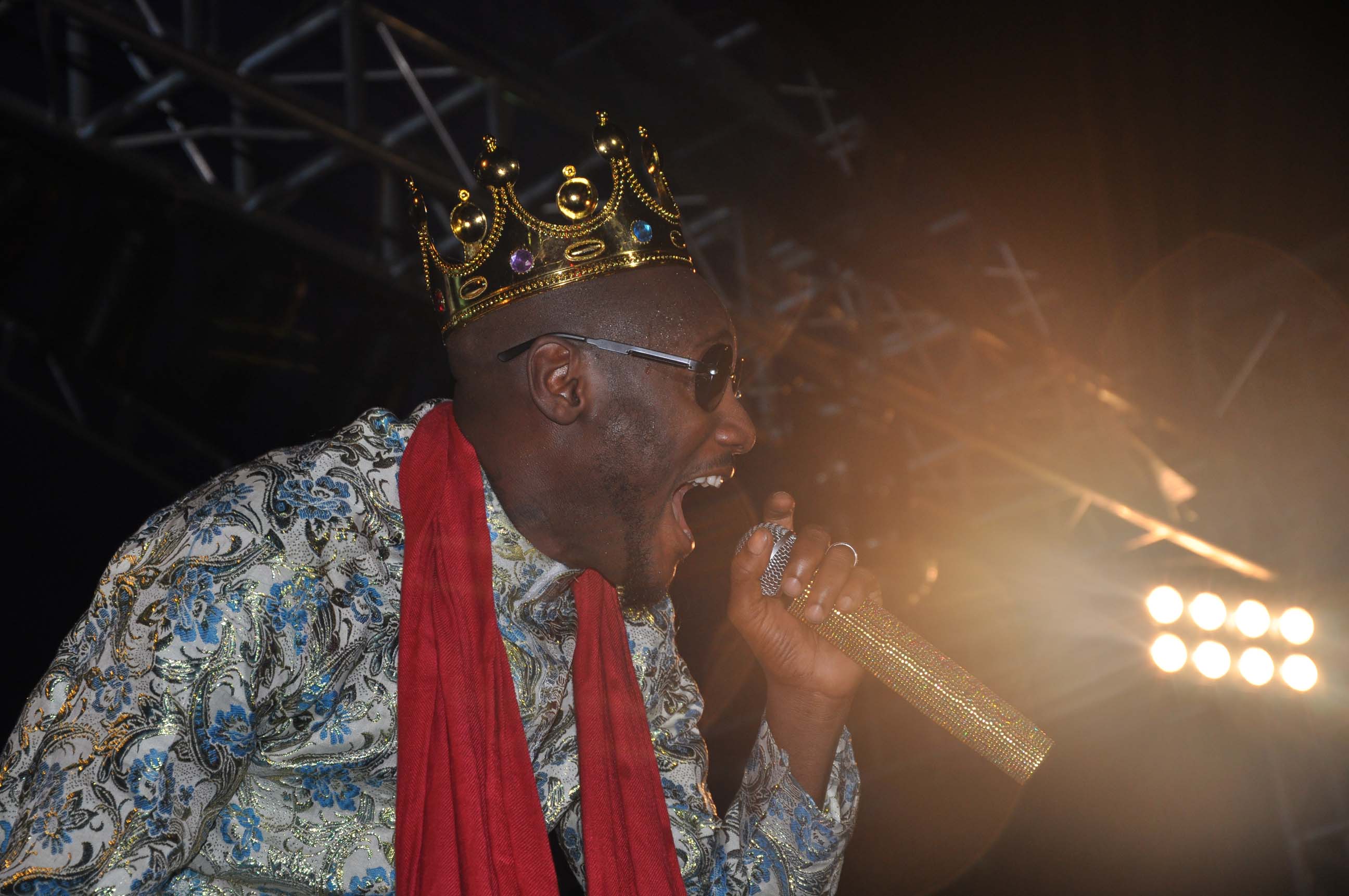 2Face Shows Off Customised Diamond Encrusted Mic At Star Trek Finale