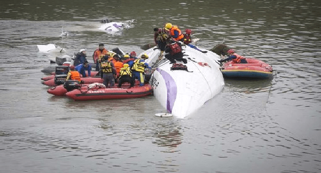 TransAsia Crash: Taiwan Passenger Plane Crash-Lands In River