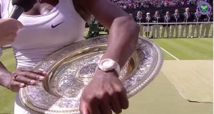 Serena-Williams-holding-Wimbledon-trophy