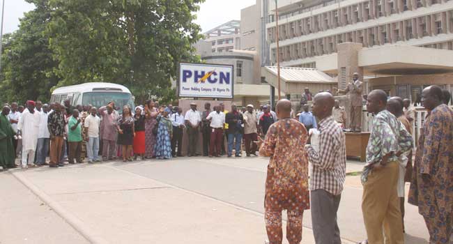 Electricity Workers Protest Over Unpaid Severance Packages