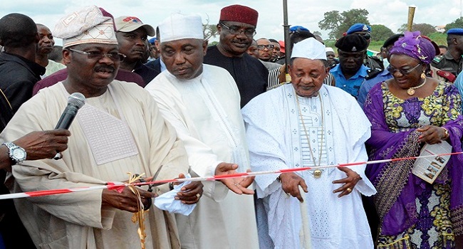 FG Commences Construction Of Oyo/Ogbomoso Road - CHANNELS TELEVISION