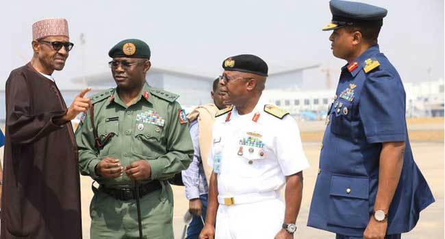 Buhari Meets With Service Chiefs Before Leaving On Vacation
