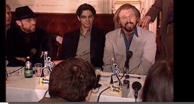 Barry Gibb Talks Greatest Hits, Michael Jackson And UfOs