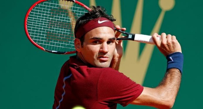 Federer Cruises Past Defending Champ Mayer Into Halle Semis