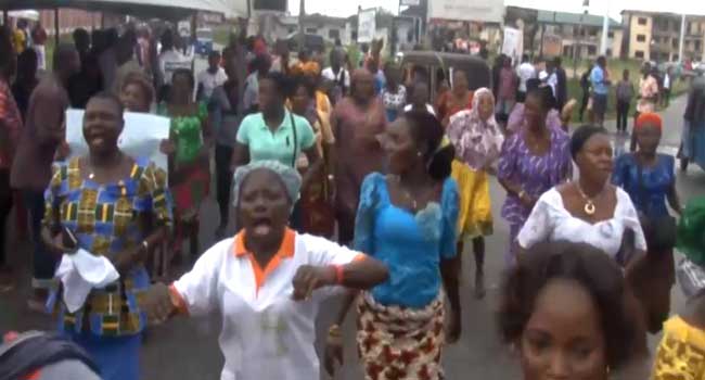 Itsekiris Protest At Olu Of Warri’s Palace Over Traditional Titles