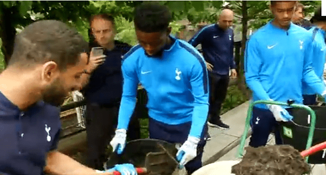 Tottenham Players Renovate Public Park In New York