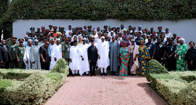 Buhari Holds Parley Meeting With Senior Executives