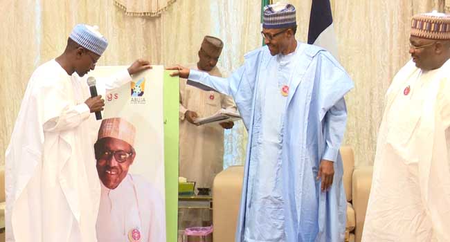 PHOTOS: President Buhari Receives Gifts At Christmas Homage