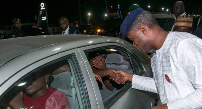 PHOTOS: “I Feel Your Pains” Osinbajo Tells Nigerians, Visits Fuel Stations