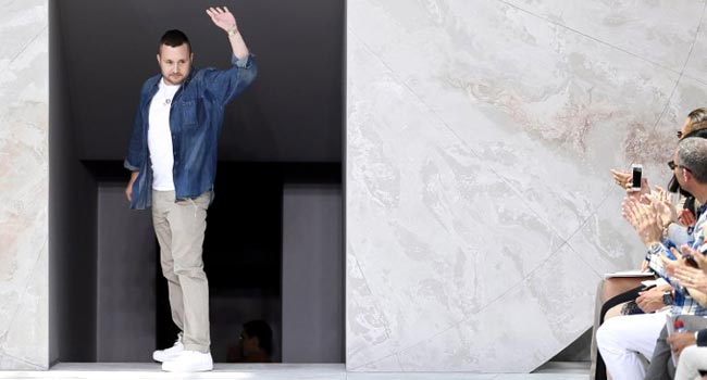 Kate Moss Walks In Kim Jones' Final Show For Louis Vuitton Kate Moss Walks In Kim Jones' Final Show For Louis Vuitton