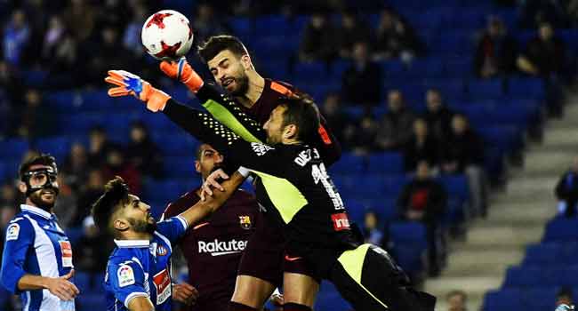 Pique Extends Barcelona Deal Until 2022