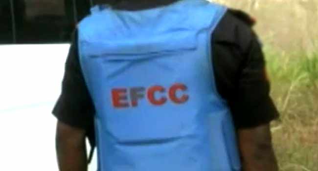 EFCC Arrests Suspected Internet Fraudsters In Ibadan, Denies Osogbo Raid