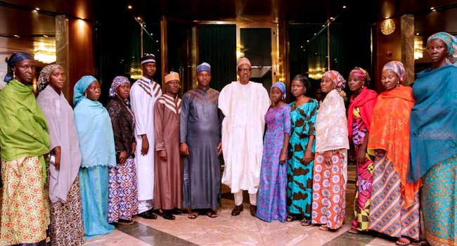 Buhari Meets With Freed UNIMAID Lecturers, Others