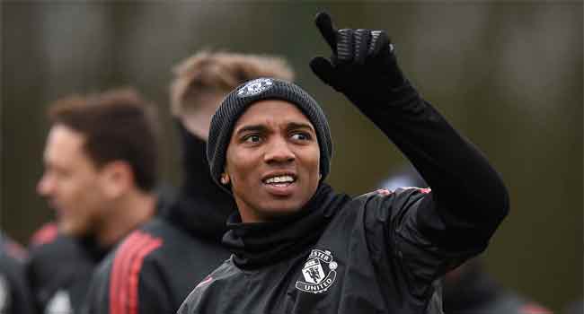 Manchester United Extend Young’s Contract To 2019